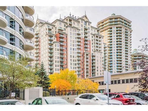 608-1111 6 Avenue Sw, Calgary, AB - Outdoor With Balcony With Facade