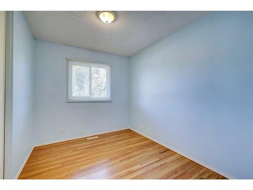 344 Manora Road Ne, Calgary, AB - Indoor Photo Showing Other Room