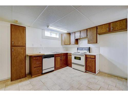 344 Manora Road Ne, Calgary, AB - Indoor Photo Showing Kitchen