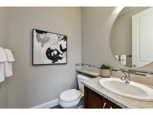 4410 17 Street Sw, Calgary, AB - Indoor Photo Showing Bathroom