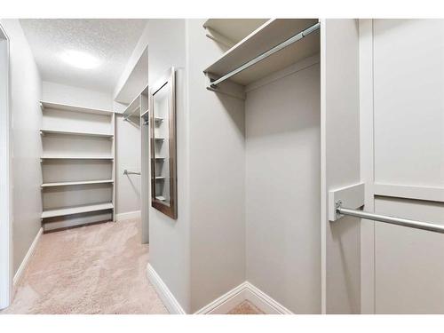 4410 17 Street Sw, Calgary, AB - Indoor With Storage