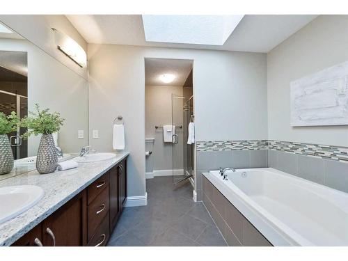 4410 17 Street Sw, Calgary, AB - Indoor Photo Showing Bathroom