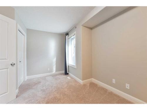 4410 17 Street Sw, Calgary, AB - Indoor Photo Showing Other Room