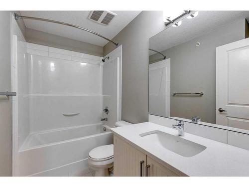 408-20 Mahogany Mews Se, Calgary, AB - Indoor Photo Showing Bathroom