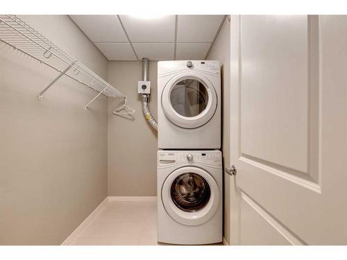 408-20 Mahogany Mews Se, Calgary, AB - Indoor Photo Showing Laundry Room