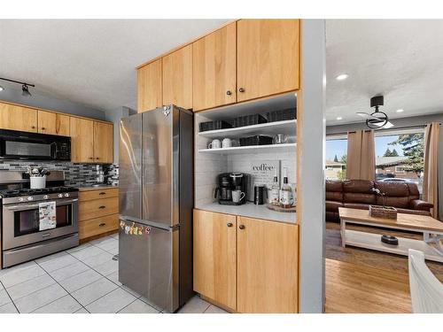 4421 55 Avenue, Olds, AB - Indoor Photo Showing Kitchen