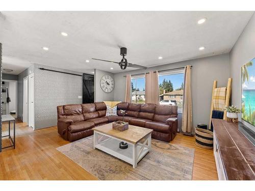 4421 55 Avenue, Olds, AB - Indoor Photo Showing Living Room