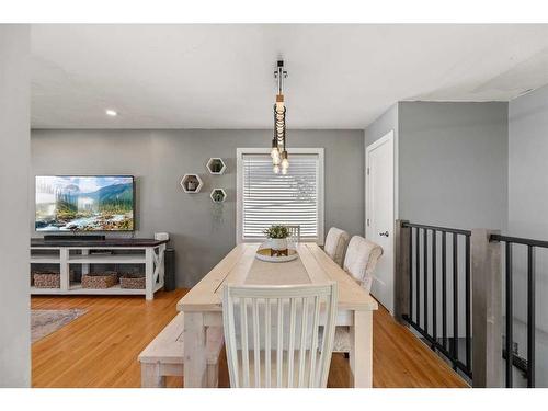 4421 55 Avenue, Olds, AB - Indoor Photo Showing Dining Room