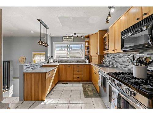 4421 55 Avenue, Olds, AB - Indoor Photo Showing Kitchen