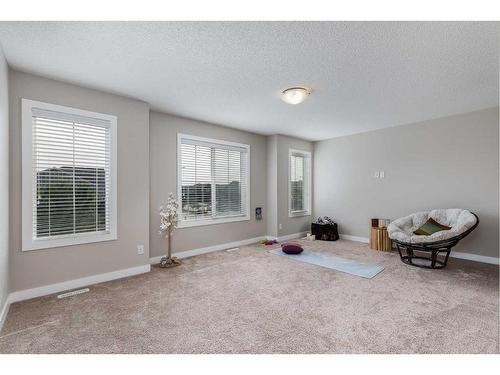 1338 Kings Heights Way Se, Airdrie, AB - Indoor