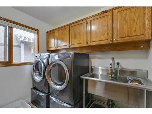 7075 Christie Briar Manor Sw, Calgary, AB - Indoor Photo Showing Laundry Room