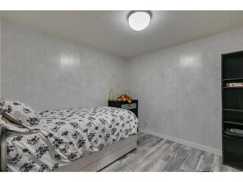 7075 Christie Briar Manor Sw, Calgary, AB - Indoor Photo Showing Bedroom