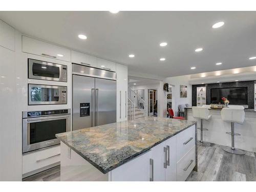 7075 Christie Briar Manor Sw, Calgary, AB - Indoor Photo Showing Kitchen With Upgraded Kitchen