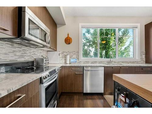 53-300 Marina Drive, Chestermere, AB - Indoor Photo Showing Kitchen With Stainless Steel Kitchen