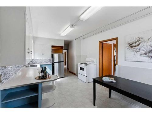 9 Elma Street East, Okotoks, AB - Indoor Photo Showing Kitchen