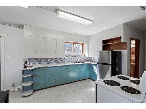 9 Elma Street East, Okotoks, AB - Indoor Photo Showing Kitchen