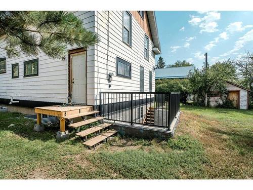 9 Elma Street East, Okotoks, AB - Outdoor