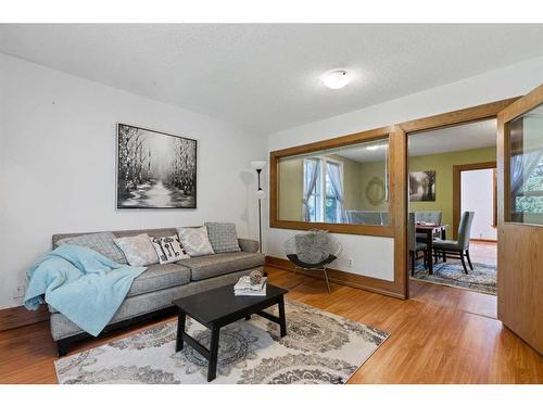 9 Elma Street East, Okotoks, AB - Indoor Photo Showing Living Room