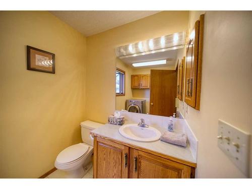 214 Lakeside Greens Place, Chestermere, AB - Indoor Photo Showing Bathroom