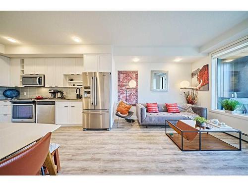 314-4138 University Avenue Nw, Calgary, AB - Indoor Photo Showing Kitchen With Stainless Steel Kitchen