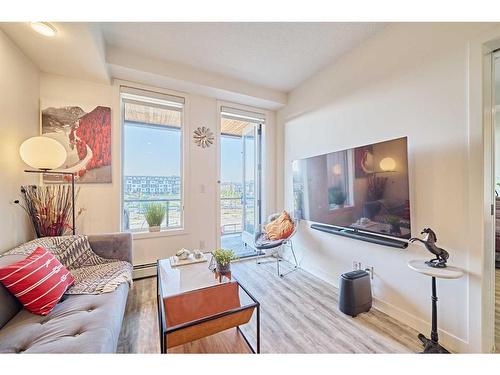 314-4138 University Avenue Nw, Calgary, AB - Indoor Photo Showing Living Room