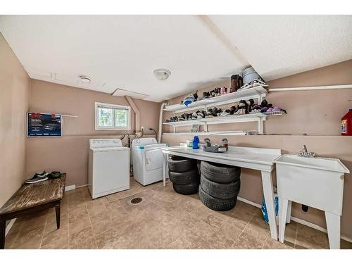 20 Castlebrook Road Ne, Calgary, AB - Indoor Photo Showing Laundry Room