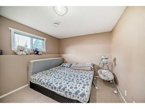 20 Castlebrook Road Ne, Calgary, AB - Indoor Photo Showing Bedroom