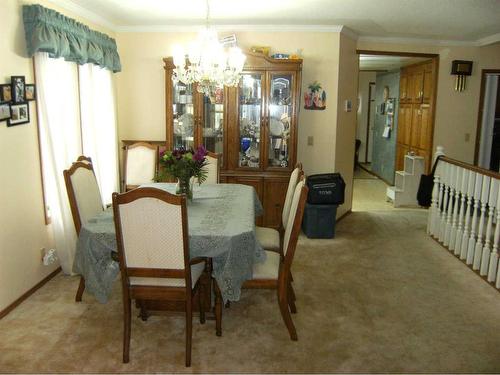 133 6 Avenue Se, Three Hills, AB - Indoor Photo Showing Dining Room