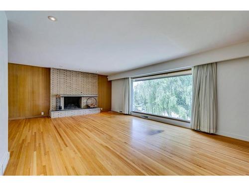 4312 Britannia Drive Sw, Calgary, AB - Indoor Photo Showing Living Room With Fireplace