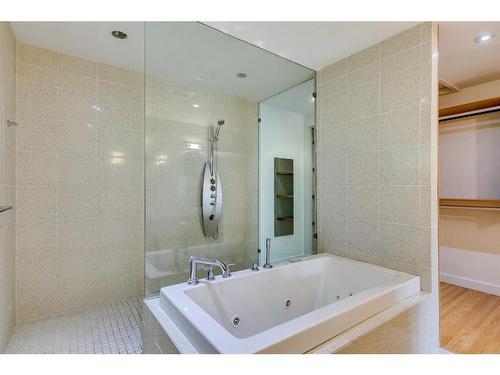 4312 Britannia Drive Sw, Calgary, AB - Indoor Photo Showing Bathroom