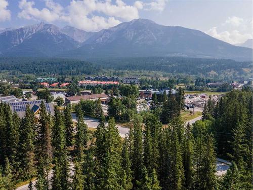 913 17Th Street, Canmore, AB 