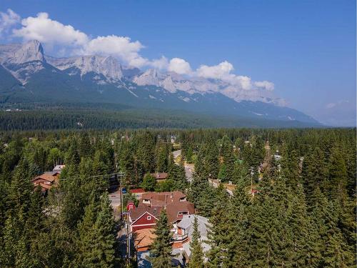 913 17Th Street, Canmore, AB 