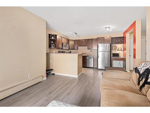 103-709 3 Avenue Nw, Calgary, AB - Indoor Photo Showing Kitchen