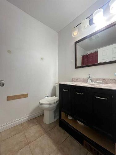 711 Whiteridge Road Ne, Calgary, AB - Indoor Photo Showing Bathroom