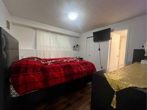 711 Whiteridge Road Ne, Calgary, AB - Indoor Photo Showing Bedroom