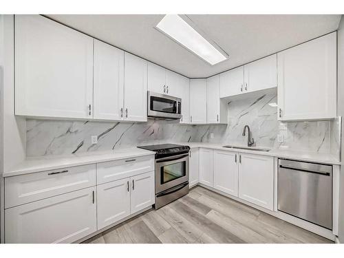 4308 6A Avenue Se, Calgary, AB - Indoor Photo Showing Kitchen With Stainless Steel Kitchen With Upgraded Kitchen