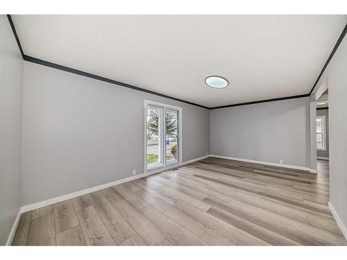 4308 6A Avenue Se, Calgary, AB - Indoor Photo Showing Other Room