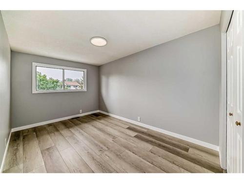 4308 6A Avenue Se, Calgary, AB - Indoor Photo Showing Other Room