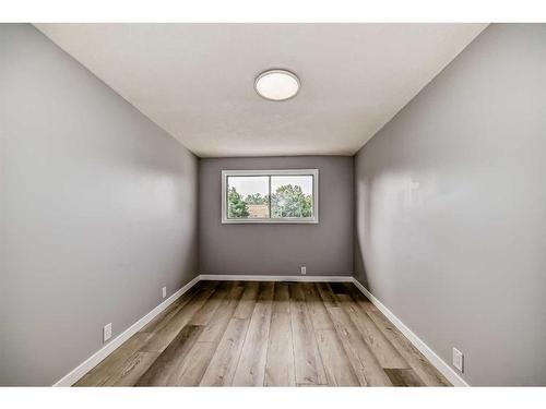 4308 6A Avenue Se, Calgary, AB - Indoor Photo Showing Other Room