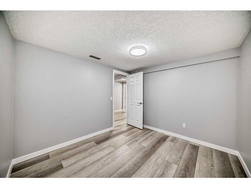 4308 6A Avenue Se, Calgary, AB - Indoor Photo Showing Other Room