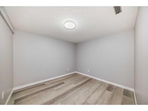 4308 6A Avenue Se, Calgary, AB - Indoor Photo Showing Other Room