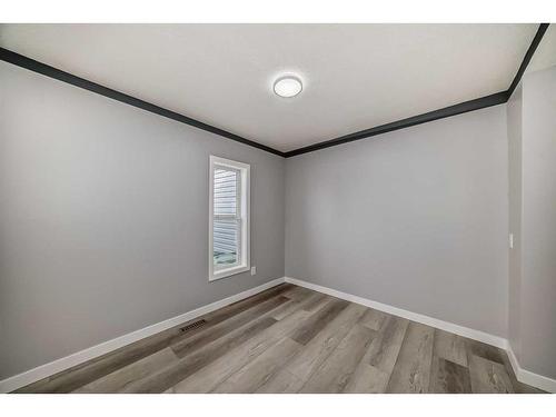 4308 6A Avenue Se, Calgary, AB - Indoor Photo Showing Other Room