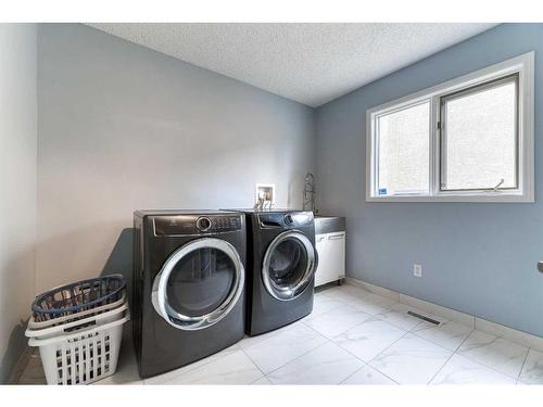 81 Gleneagles Close, Cochrane, AB - Indoor Photo Showing Laundry Room