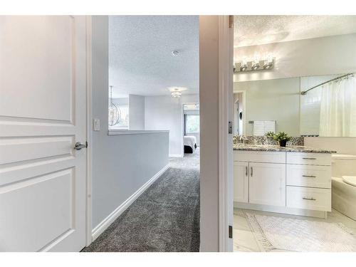 81 Gleneagles Close, Cochrane, AB - Indoor Photo Showing Bathroom