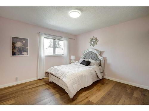 27 Woodford Court Sw, Calgary, AB - Indoor Photo Showing Bedroom