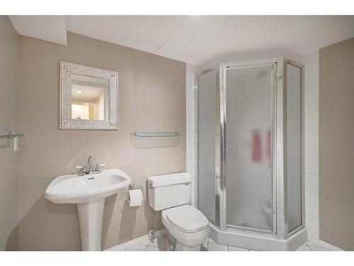 27 Woodford Court Sw, Calgary, AB - Indoor Photo Showing Bathroom