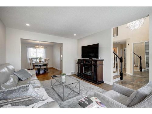 27 Woodford Court Sw, Calgary, AB - Indoor Photo Showing Living Room