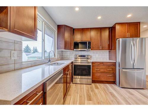 5720 18 Avenue Ne, Calgary, AB - Indoor Photo Showing Kitchen With Double Sink