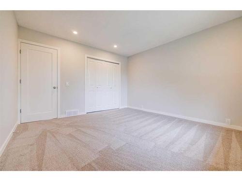 5720 18 Avenue Ne, Calgary, AB - Indoor Photo Showing Other Room