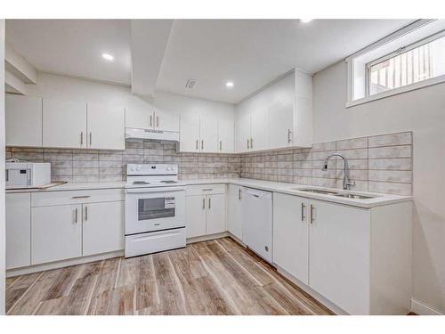 5720 18 Avenue Ne, Calgary, AB - Indoor Photo Showing Kitchen With Double Sink